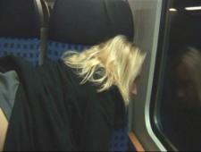 Баба мандражирует в поезде